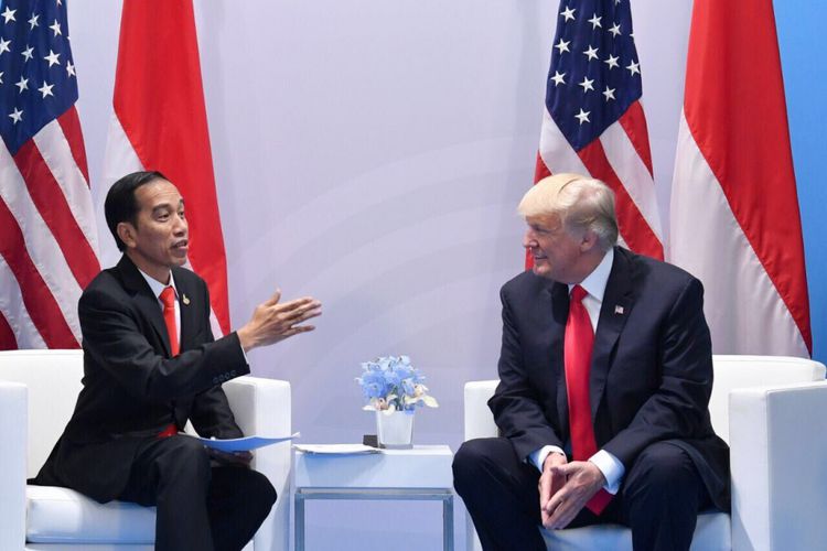 Presiden Indonesia Joko Widodo bersama Presiden AS Donald Trump