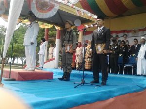 Camat Merbau, Wan Fakhriarmi, S.Sos saat menjadi inspektur upacara HUT RI Ke 74 di Kecamatan Merbau