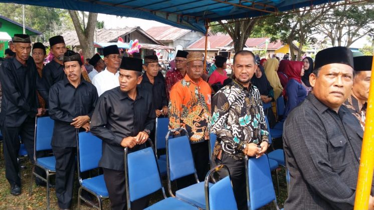 Para tamu undangan yang terdiri dari Ketua RT, RW dan tokoh masyarakat di Kecamatan Merbau saat upacara HUT RI Ke 74